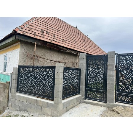 Porți metalice batante din 2 bucăți debitate laser cu model personalizat cod 024