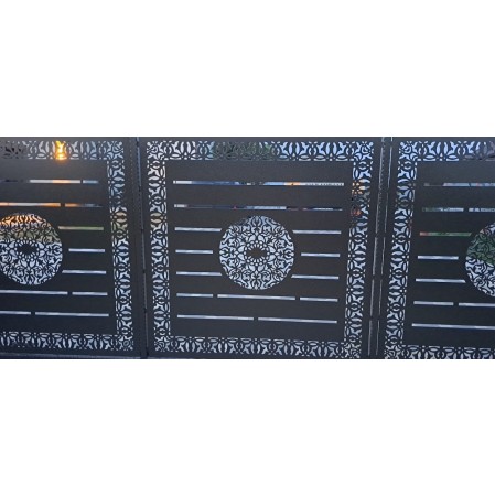Porți metalice batante din 2 bucăți debitate laser cu model abstract personalizat cod 027