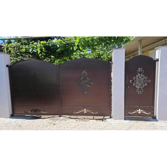 Porți metalice batante din 2 bucăți debitate laser cu model Tribal cod 037