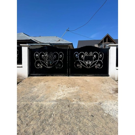 Porți metalice batante din 2 bucăți debitate laser cu model abstract cod 047